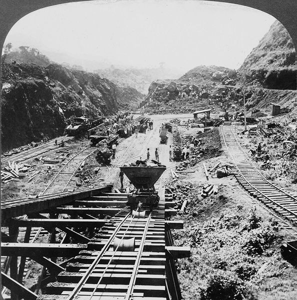 594px-Panama_Canal_under_construction,_1907