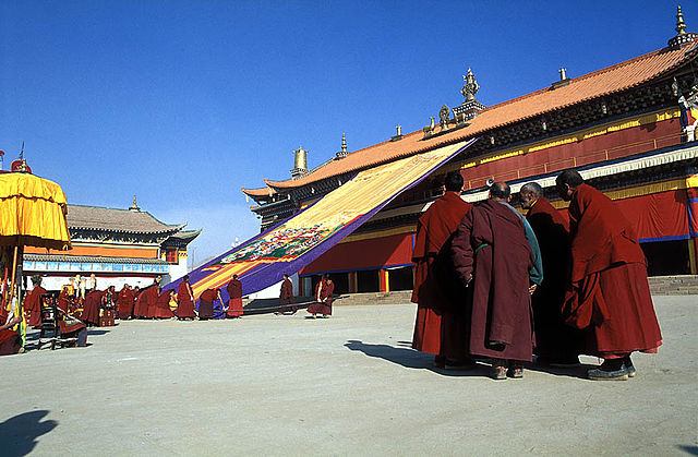 Gerdeng Monastery. Photo by Jialiang Gao. February 2003. Creative Commons License via Wikimedia Commons.