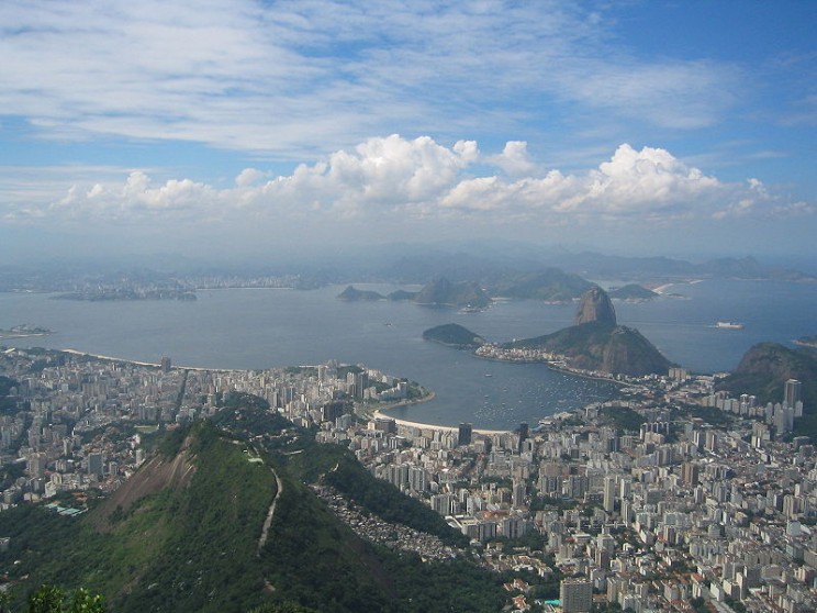 800px-Rio_de_Janeiro_from_Corcovado_2005