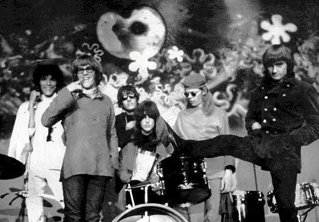 Publicity photo of the Jefferson Airplane. November 24, 1970. RCA Records. Public domain via Wikimedia Commons