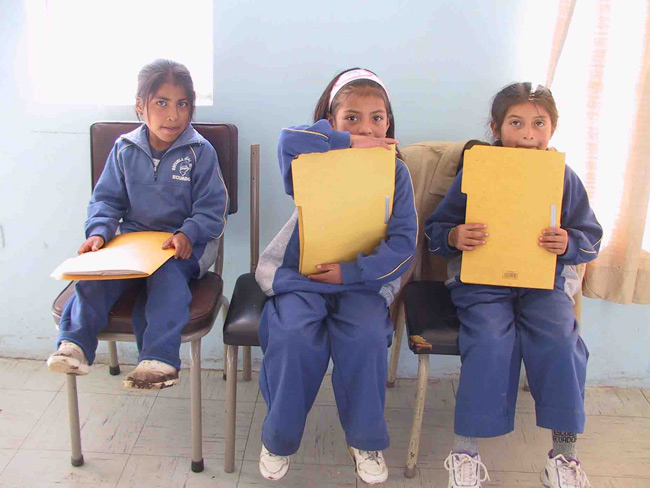 School children awaiting clinical testing (Ecuador)