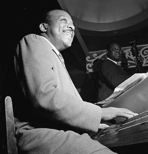 Portrait of Count Basie, Aquarium, New York, N.Y. between 1946 and 1948. Photo by William P. Gottlieb. Public domain via Library of Congress.