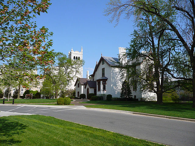 Lincoln Cottage at the United States Soldiers' and Airmen's Home in Washington, DC. The building is dedicated as "President Lincoln and Soldiers' Home National Monument", April 2009. Photo by Hal Jespersen. Public domain via Wikimedia Commons.