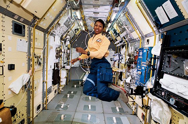 STS-47 Mission Specialist Mae Jemison in the center aisle of the Spacelab Japan (SLJ) science module aboard the Earth-orbiting Endeavour, Orbiter Vehicle (OV) 105. NASA. Public domain via Wikimedia Commons
