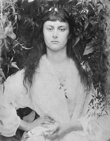 Julia Margaret Cameron: Photographic study "Pomona" (Alice Liddell as a young woman). 1872. Public domain via Wikimedia Commons. 