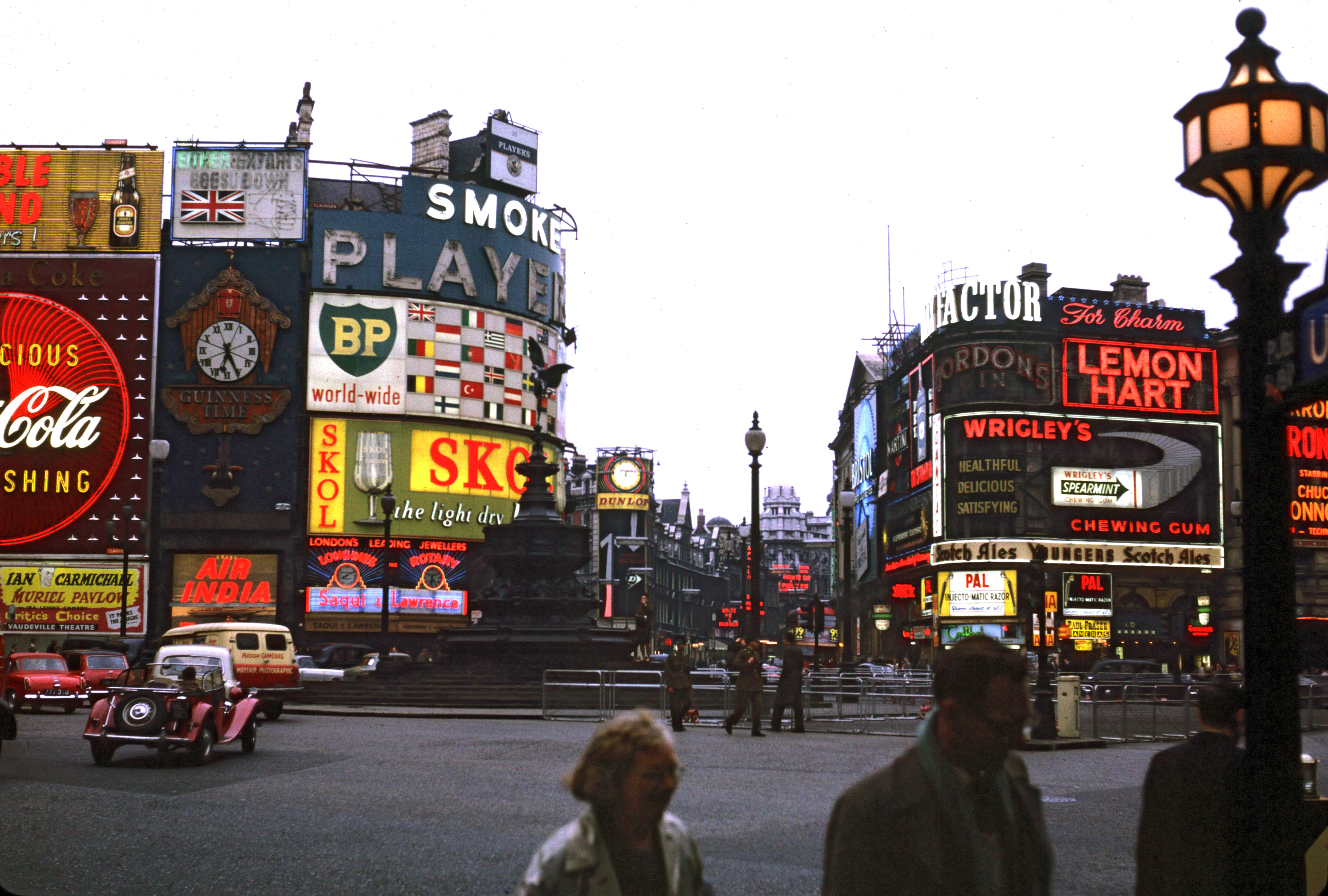 Piccadilly_Circus_in_London_1962_Brighter