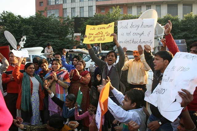 Protests at Safdarjung Hospital. Photo by Ramesh Lalwani. CC BY-NC 2.0 via ramesh_lalwani Flickr.