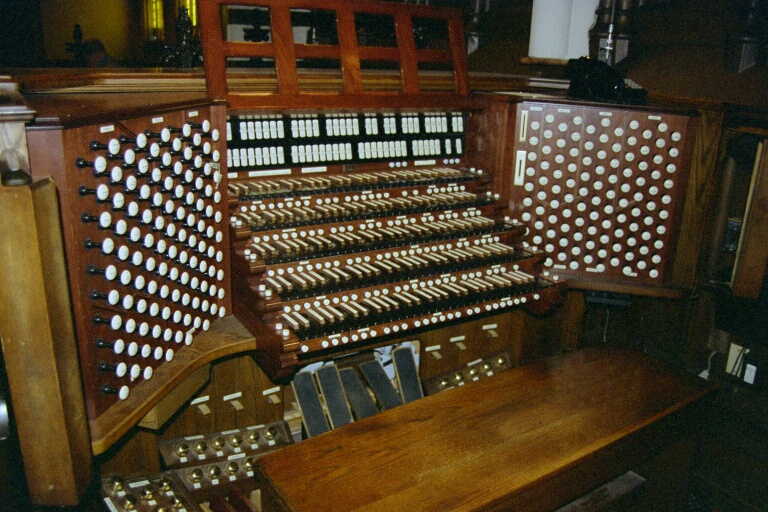 Organ Console, Holy Trinity, Buffalo, NY. Photo by Jarle Fagerheim via Wikimedia Commons.
