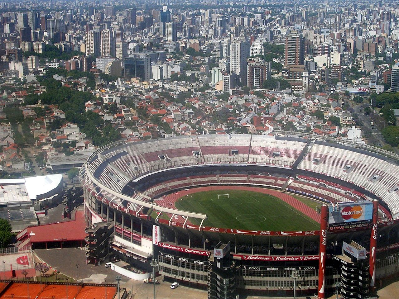 1280px-002_Buenos_Aires_desde_el_cielo_(Estadio_de_River)