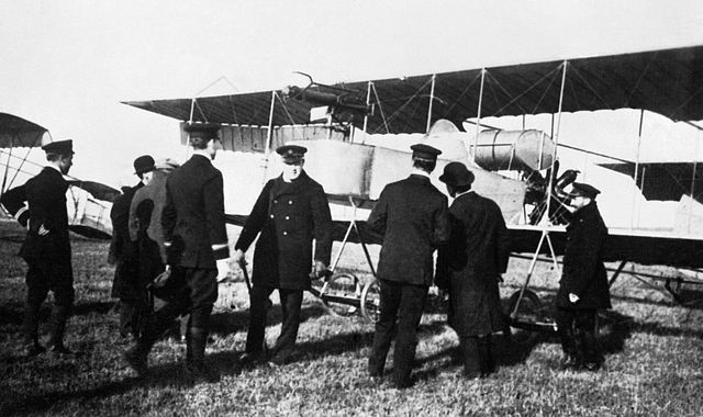 Winston Churchill with the Naval Wing of the Royal Flying Corps, 1914. Public domain via Wikimedia Commons.