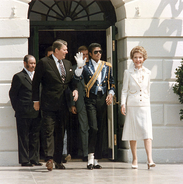 Michael_Jackson_with_the_Reagans