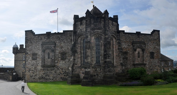Edinburgh_Castle,_Scottish_National_War_Memorial_rear