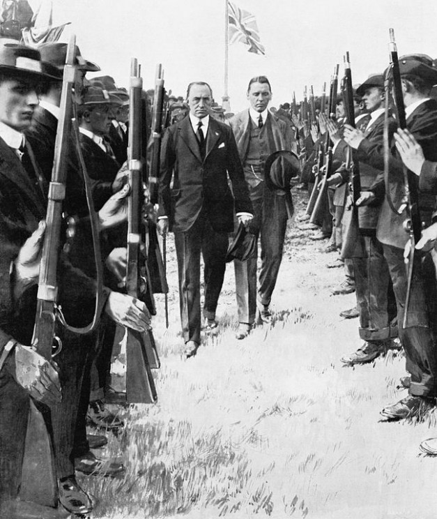 Sir Edward Carson, leader of the Irish Unionist Party, inspecting members of the Ulster Volunteer Force. The UVF were founded in 1913 by the Ulster Unionist Council to resist the implementation of Home Rule. Q 81759 Imperial War Museums. IWM Non Commercial Licence via Wikimedia Commons. 