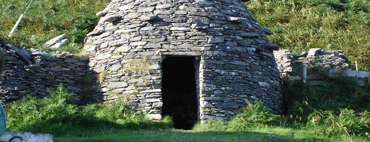 1260px-Dingle_beehive_hut