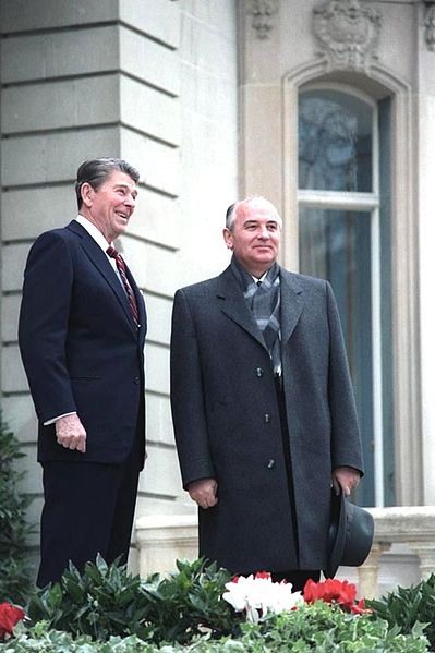 President Reagan's first meeting with Soviet General Secretary Gorbachev at Fleur D'Eau during the Geneva Summit in Switzerland, 19th November 1985. Photo by White House Photo Office, public domain via Wikimedia Commons.