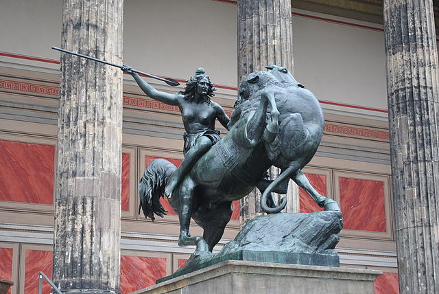 Statue of fighting Amazon outside Altes Museum Berlin. Photo by Christian Benseler. CC BY 2.0 via Wikimedia Commons.