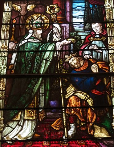 370px-Saint_Patrick_Catholic_Church_(Columbus,_Ohio)_-_stained_glass,_St._Patrick_baptizing_the_king